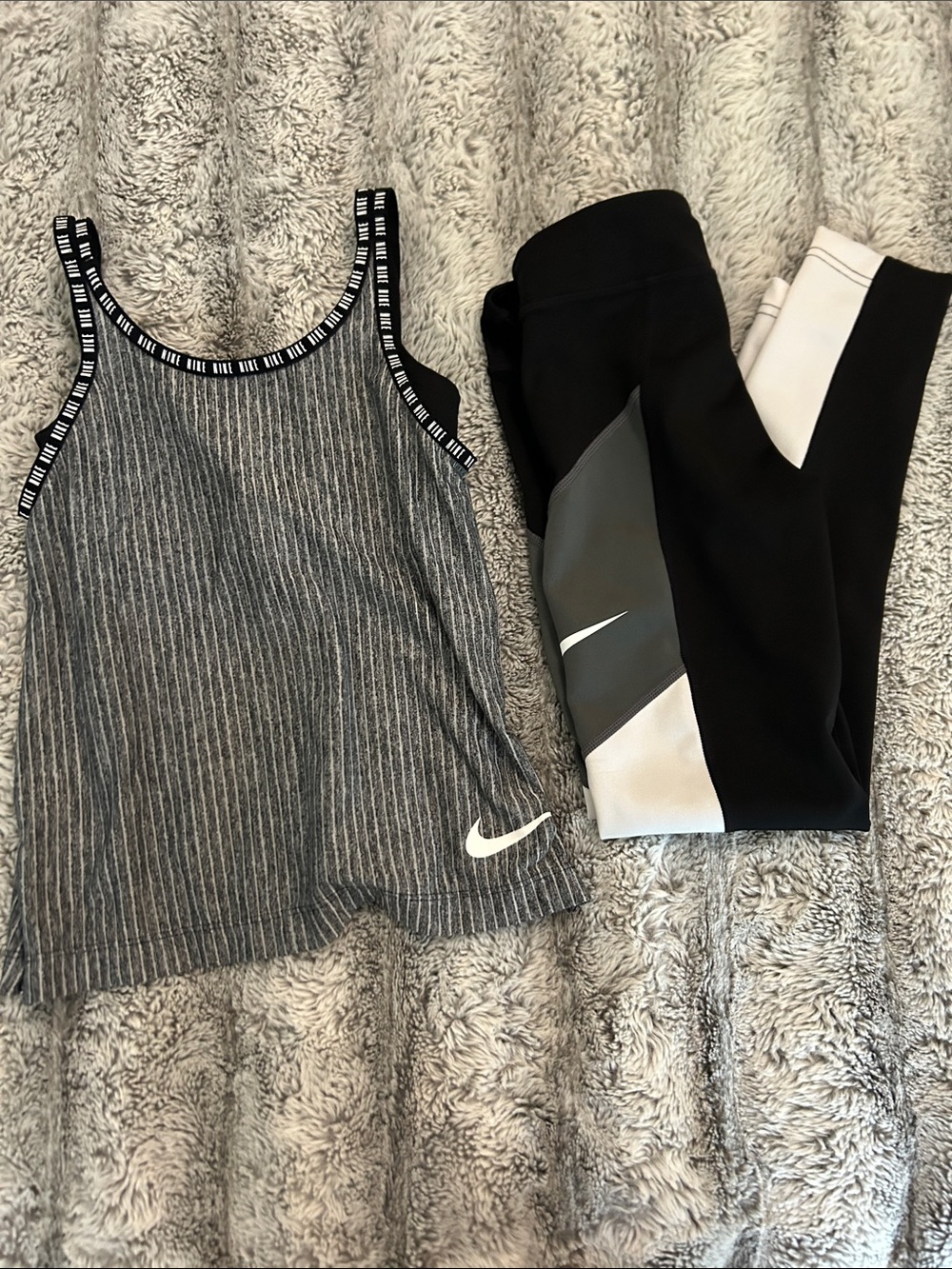 Nike Girls Dri-FIT Tank Top & Colorblock Leggings 2-Piece Set XS/S